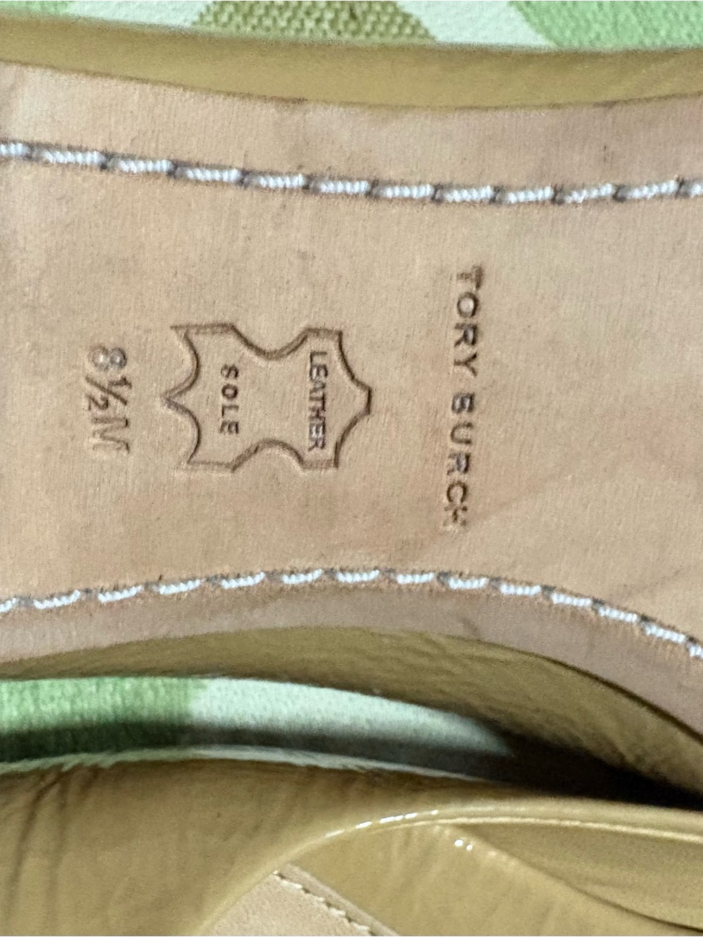 Tory Burch Beige Patent Leather Logo Ballet Flats - Picture 5 of 5